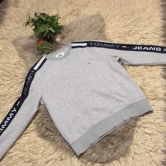 Tommy Hilfiger Crewneck Sweatshirt-Sz S-Gray with Spell-Out Sleeves-EUC - Picture 7 of 13